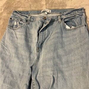 Abercrombie & Fitch 90’s Straight Leg Ultra High Rise style jeans
